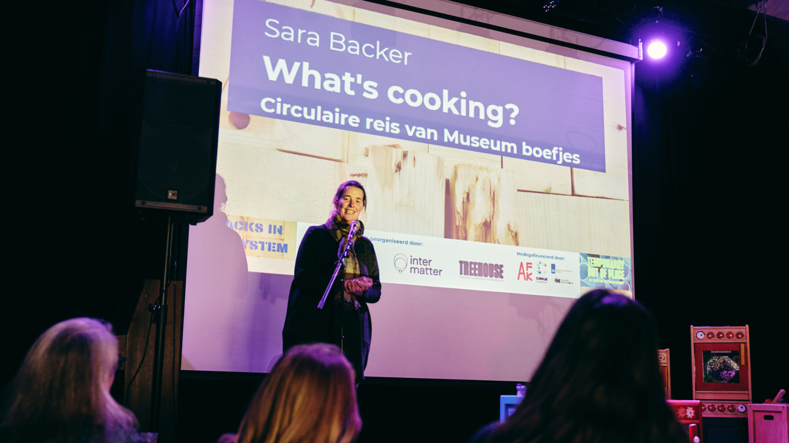 Project Spreker bij 'Cracks in the System'